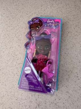 Barbie Extra Minis Doll HLN47